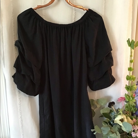 Velvet Heart Off Shoulder Dress - Picture 2 of 7